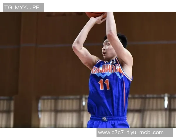 齐麟替补发威表现出色单节独得7分助力球队逆转局势