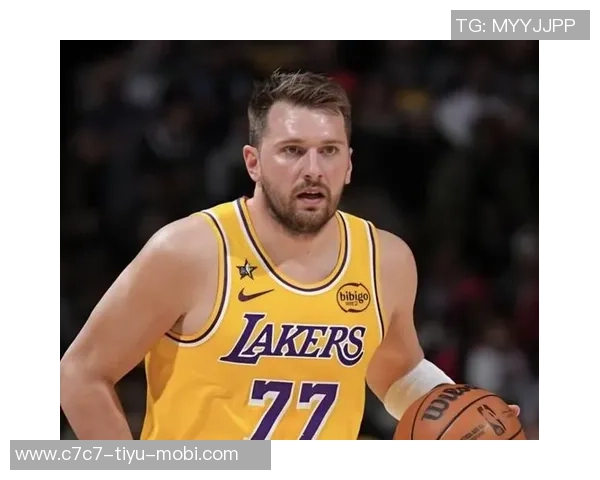 海斯称赞东契奇传球能力与老詹联手将形成强大牵制力 海斯称赞东契奇传球能力与老詹联手将形成强大牵制力